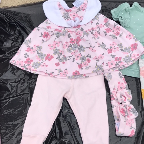 2 set of matching baby girl outfit- flower & butterfly designs - Picture 2 of 5